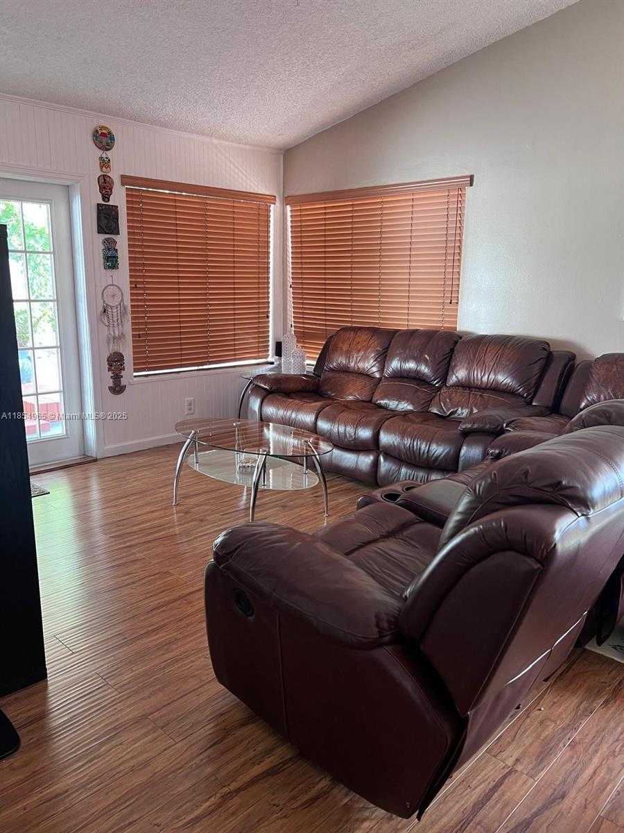 Small Image of 8195 SW 24th Pl, Miramar, FL 33025, USA Number 6