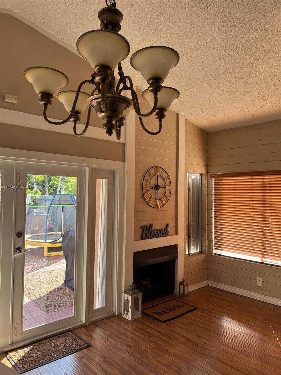 Small Image of 8195 SW 24th Pl, Miramar, FL 33025, USA Number 7