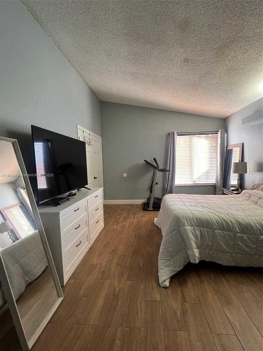 Small Image of 8195 SW 24th Pl, Miramar, FL 33025, USA Number 9