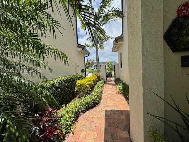 Small Image of 455 SOUTH WEST 113TH LN, Pembroke Pines Number 4
