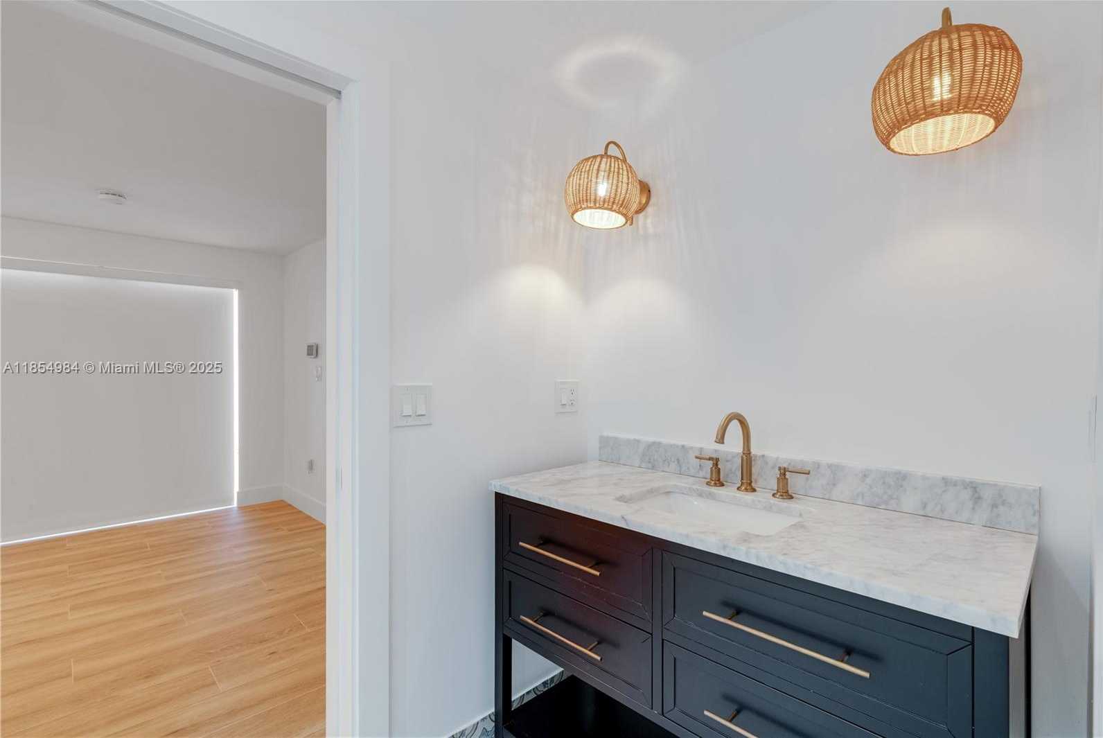 Small Image of 169 NORTH EAST 48, Miami Number 14