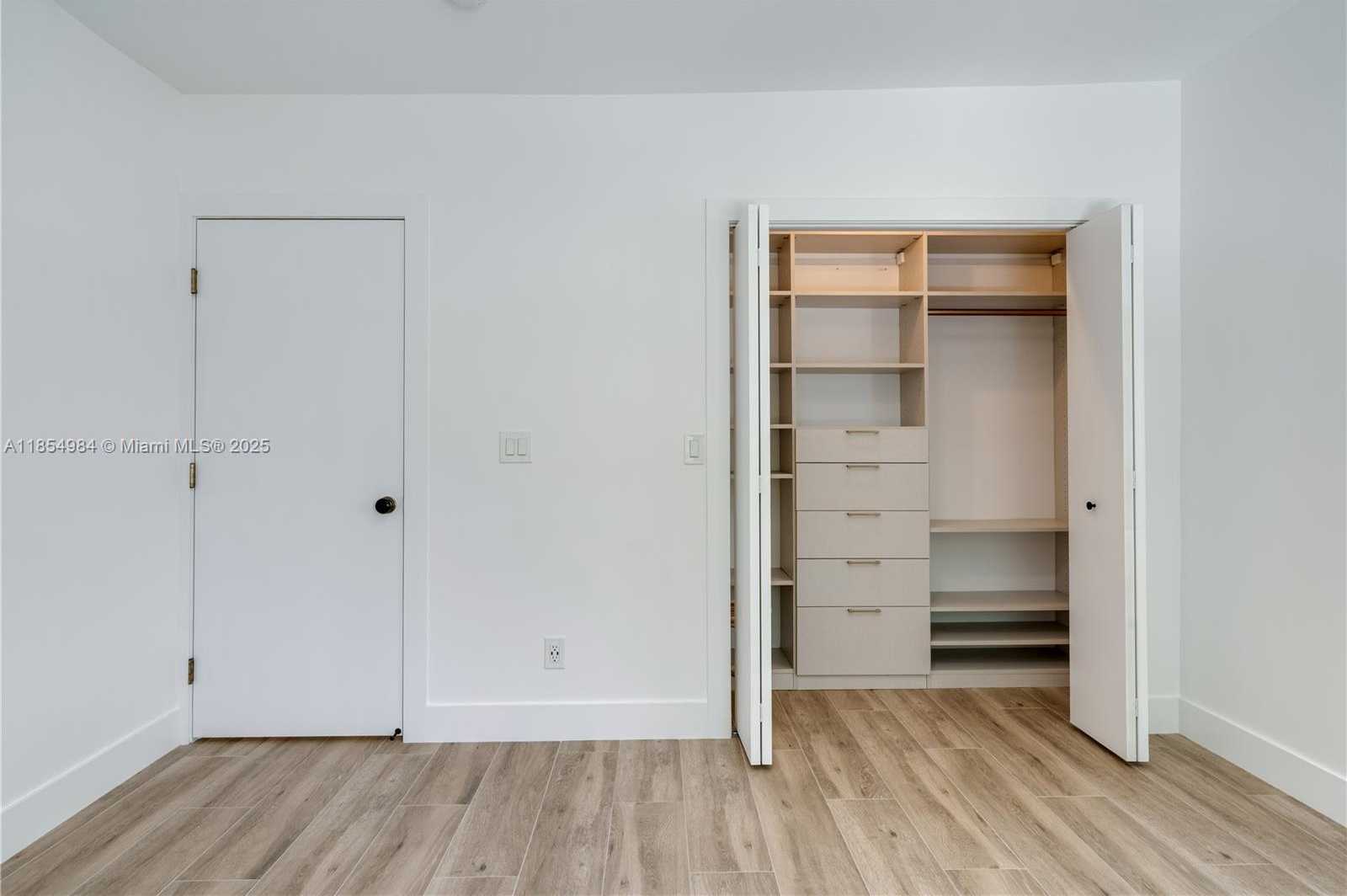 Small Image of 169 NORTH EAST 48, Miami Number 17