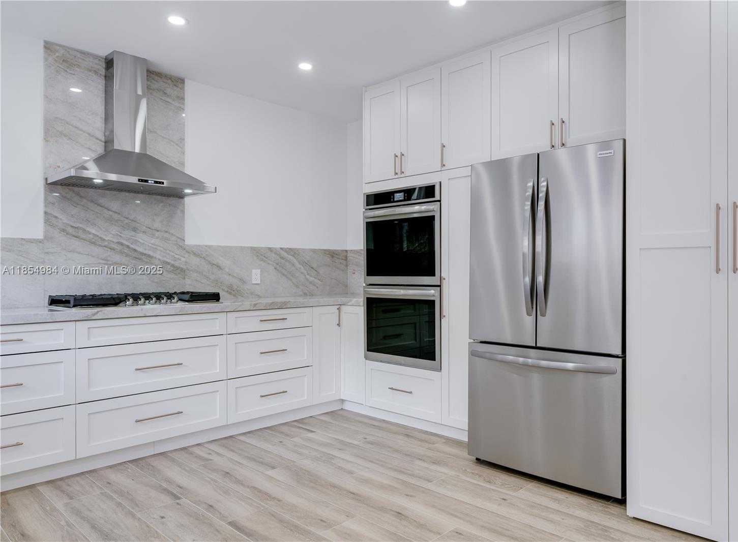 Small Image of 169 NORTH EAST 48, Miami Number 18