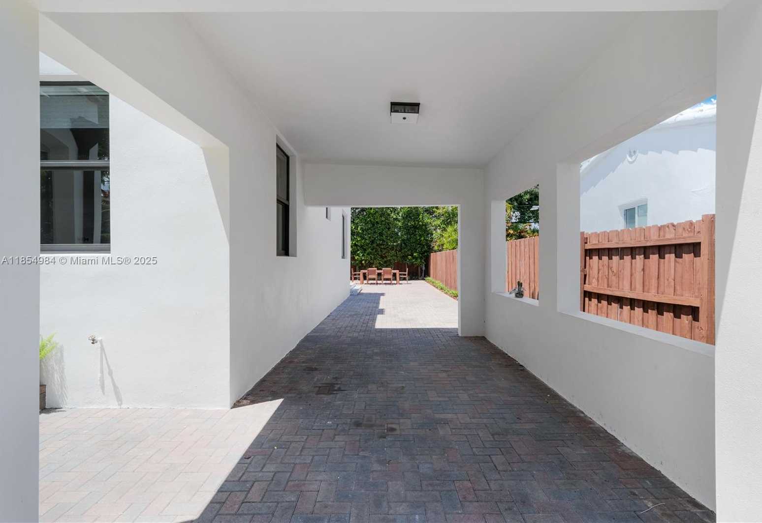 Small Image of 169 NORTH EAST 48, Miami Number 8