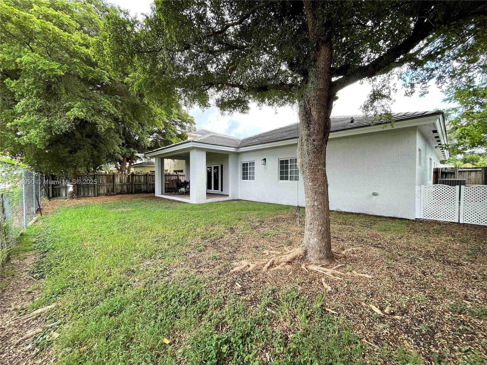 Small Image of 2875 NORTH EAST 4TH ST, Homestead Number 14