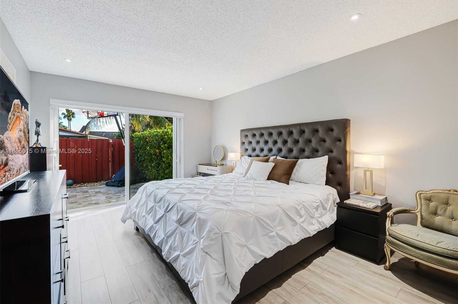 Small Image of 16780 REDWOOD WAY, Weston Number 27