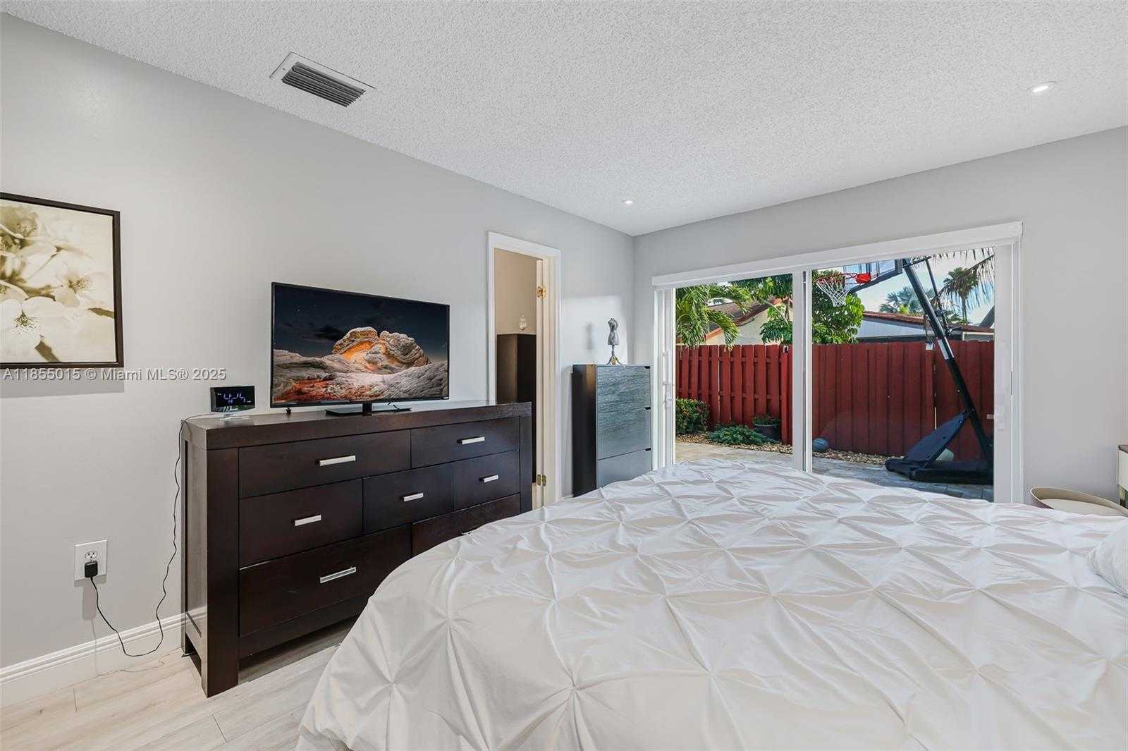 Small Image of 16780 REDWOOD WAY, Weston Number 28