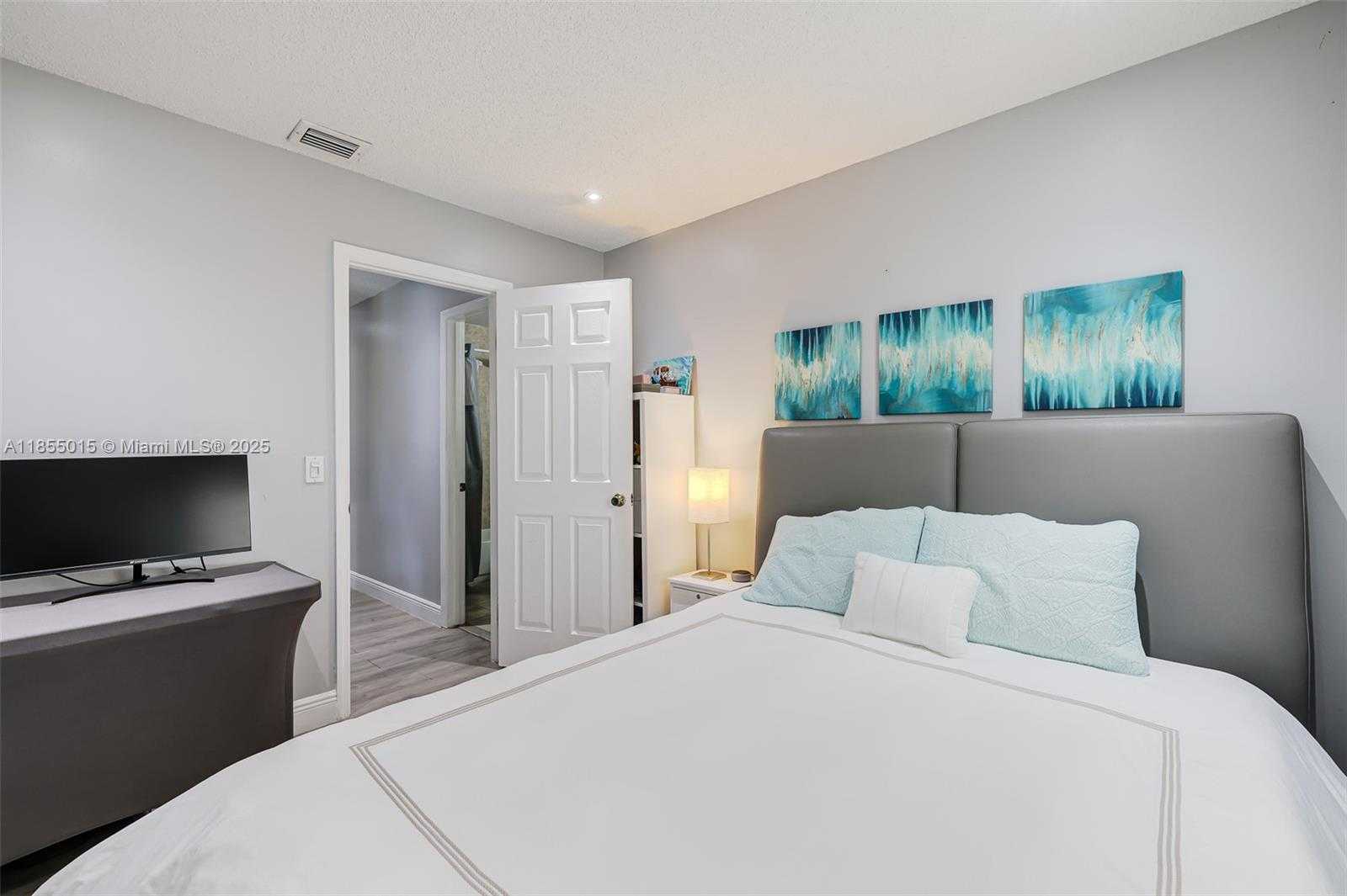 Small Image of 16780 REDWOOD WAY, Weston Number 29