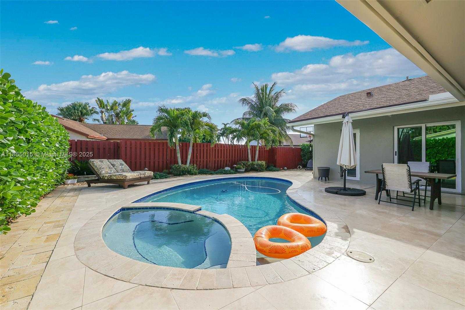 Small Image of 16780 REDWOOD WAY, Weston Number 4