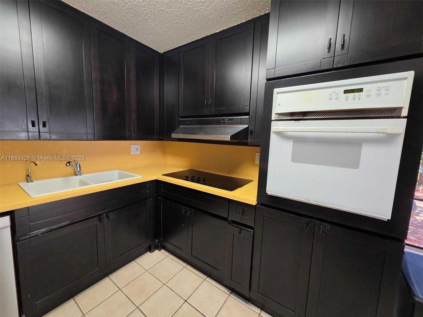 Small Image of 2320 DOVER, Weston Number 14