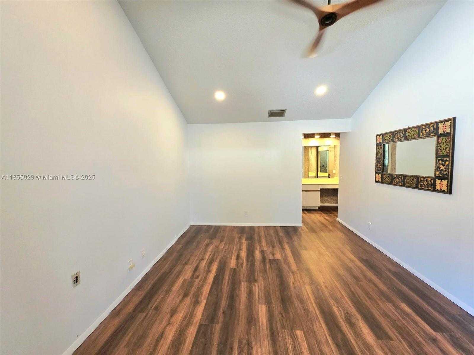 Small Image of 2320 DOVER, Weston Number 27