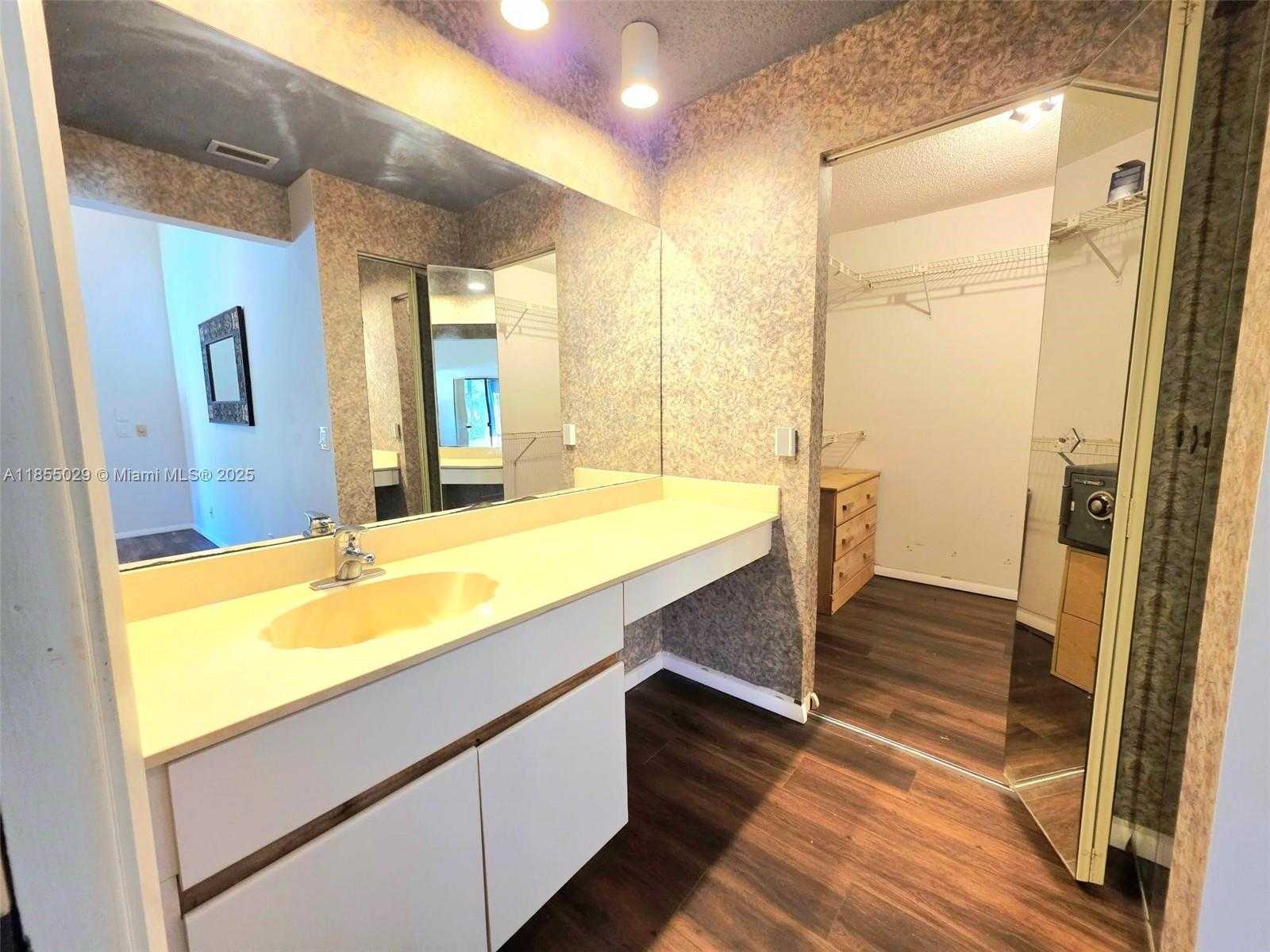 Small Image of 2320 DOVER, Weston Number 30