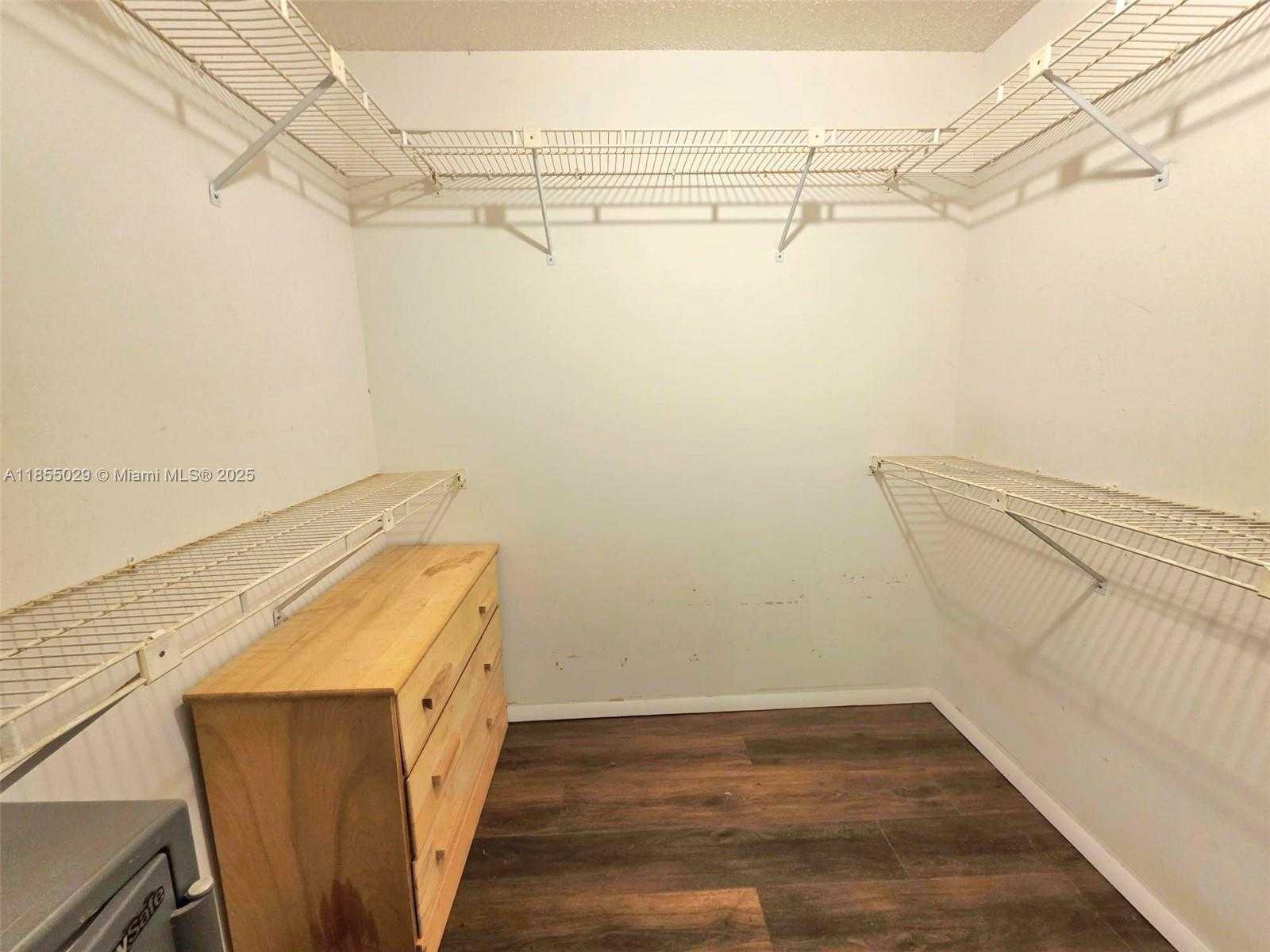 Small Image of 2320 DOVER, Weston Number 31