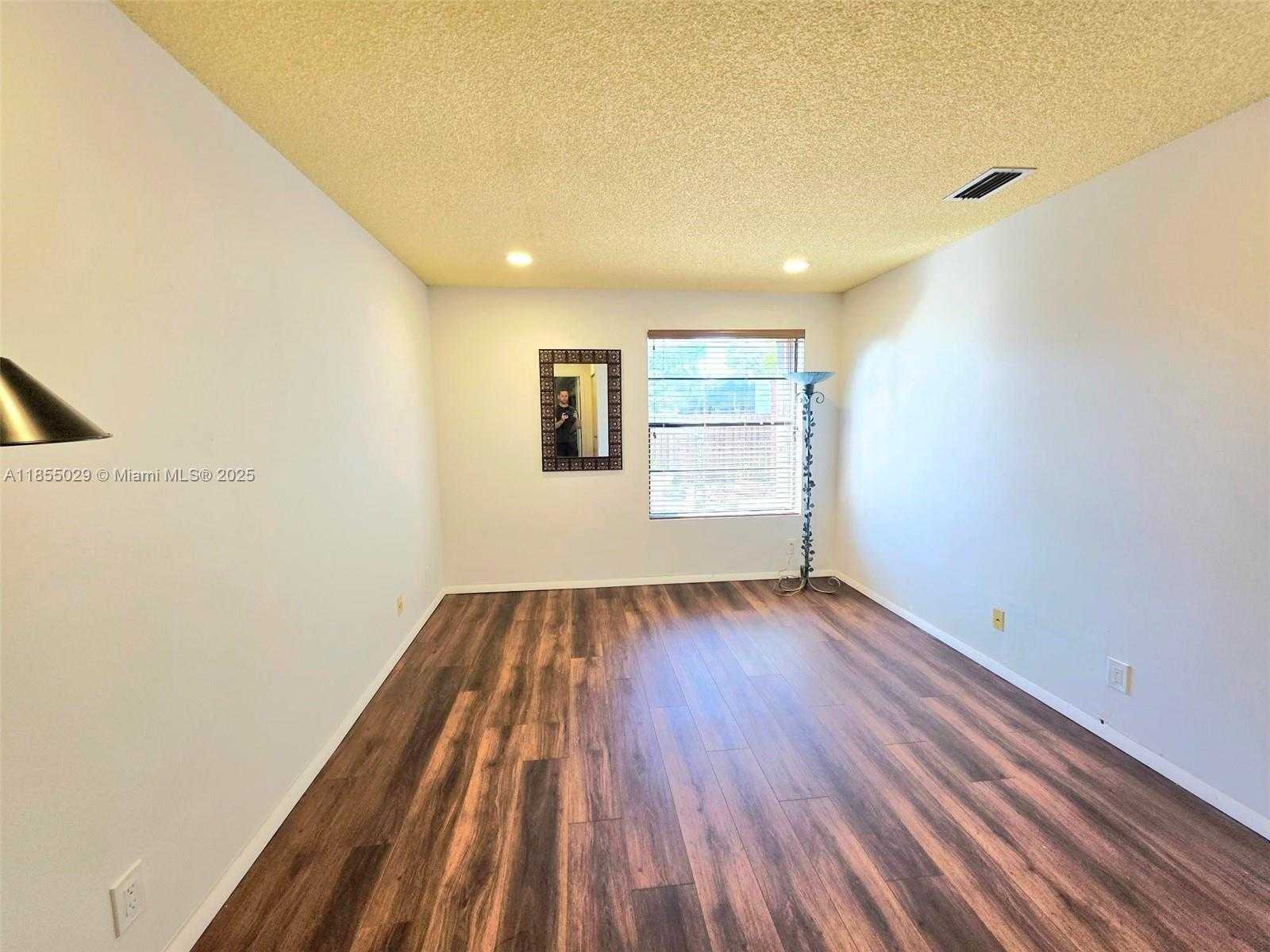 Small Image of 2320 DOVER, Weston Number 33