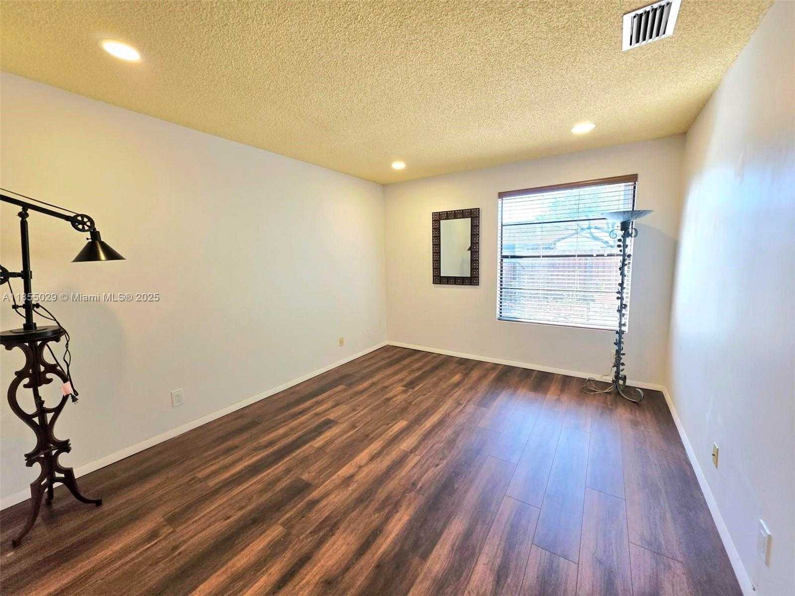 Small Image of 2320 DOVER, Weston Number 34