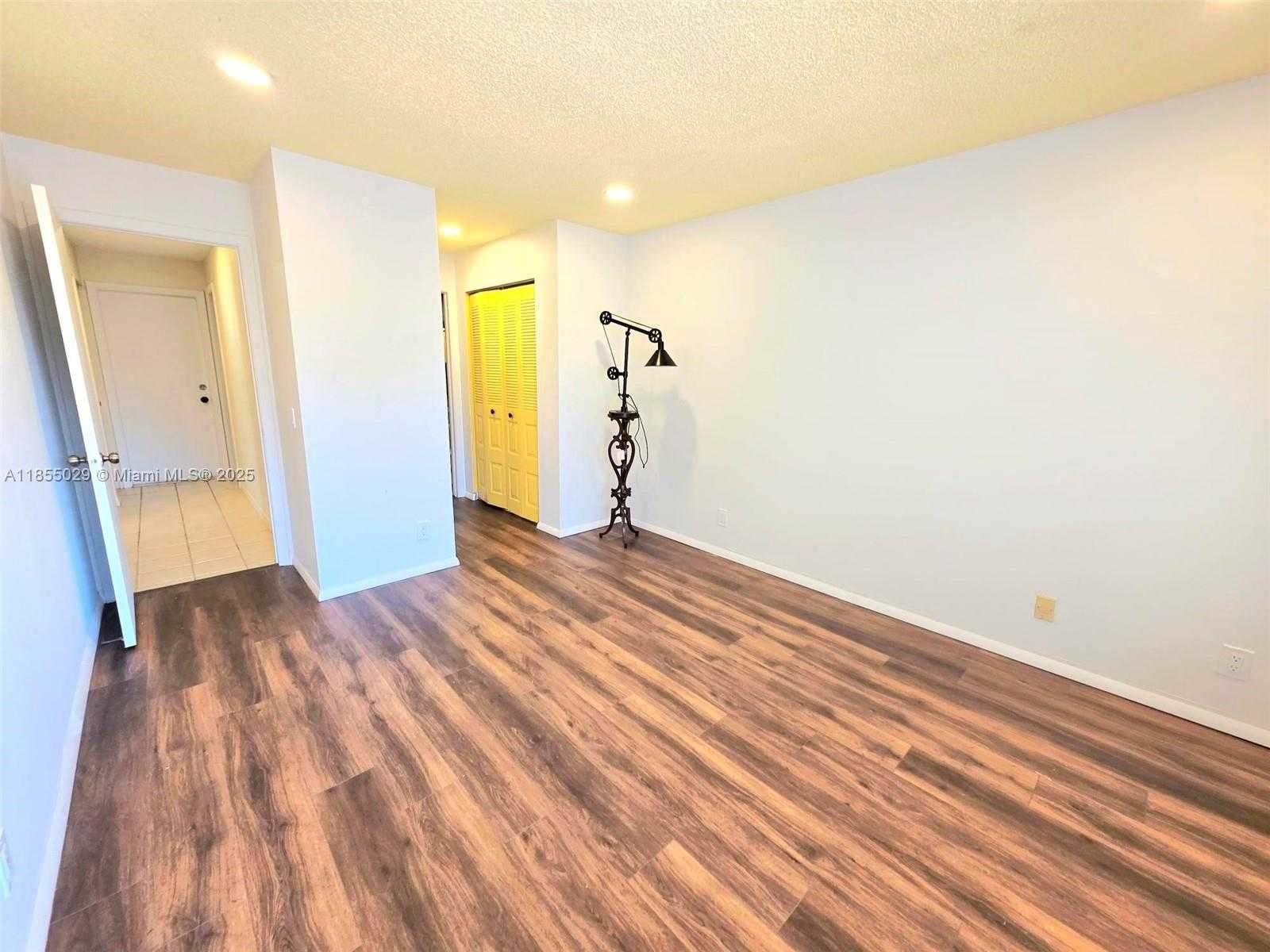 Small Image of 2320 DOVER, Weston Number 35