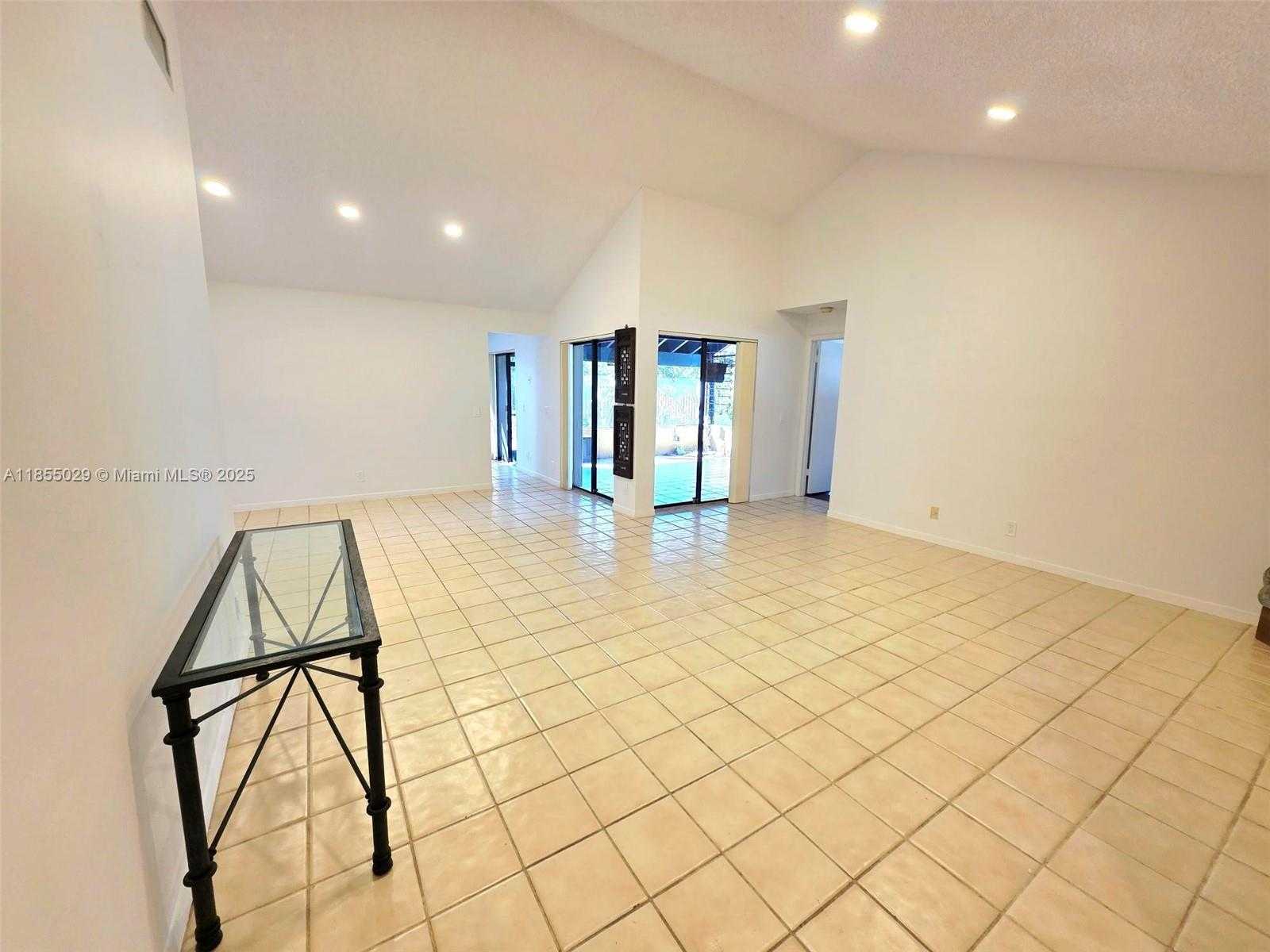 Small Image of 2320 DOVER, Weston Number 4