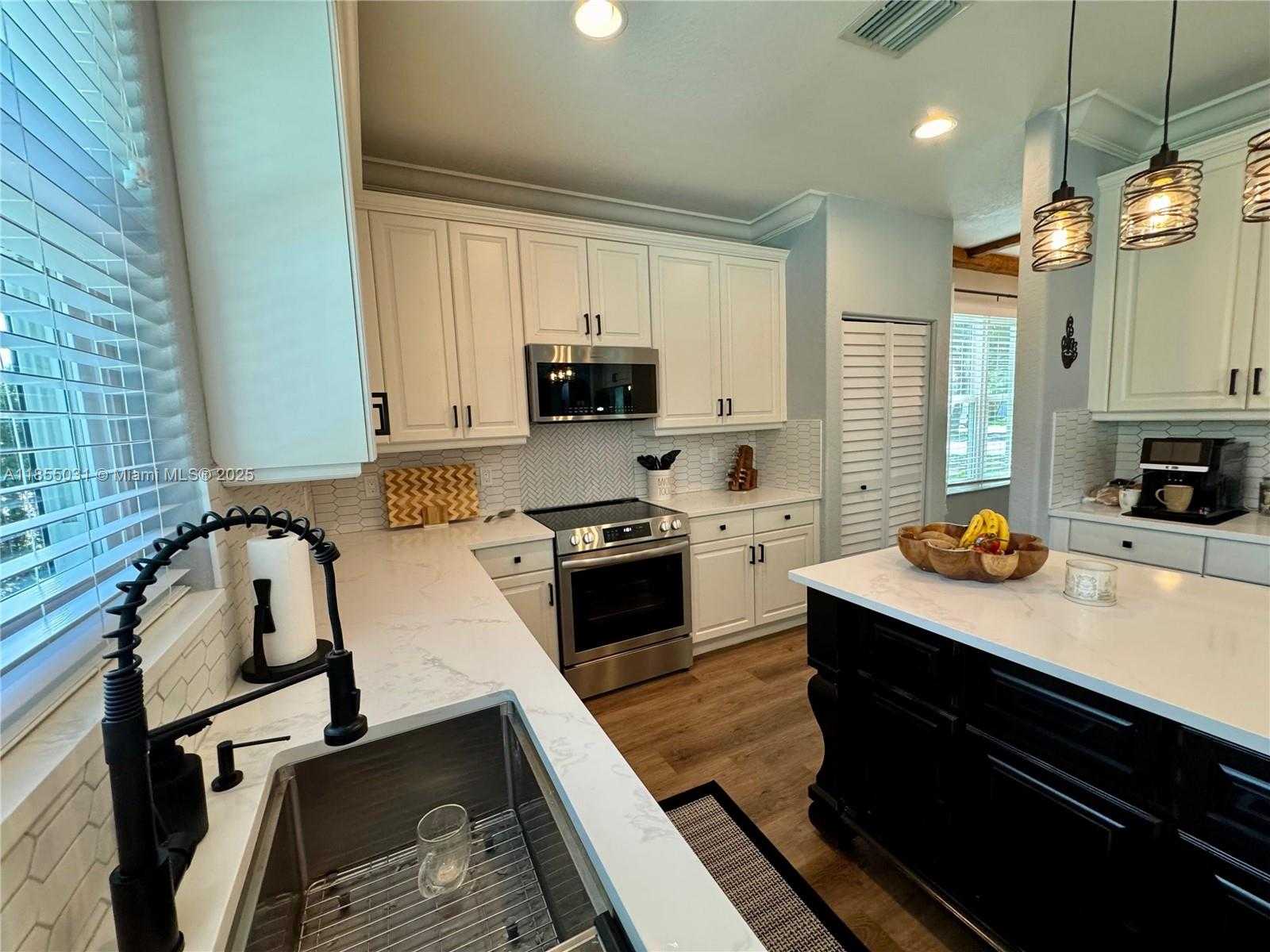 Small Image of 12917 SOUTH WEST 23RD ST, Miramar Number 26