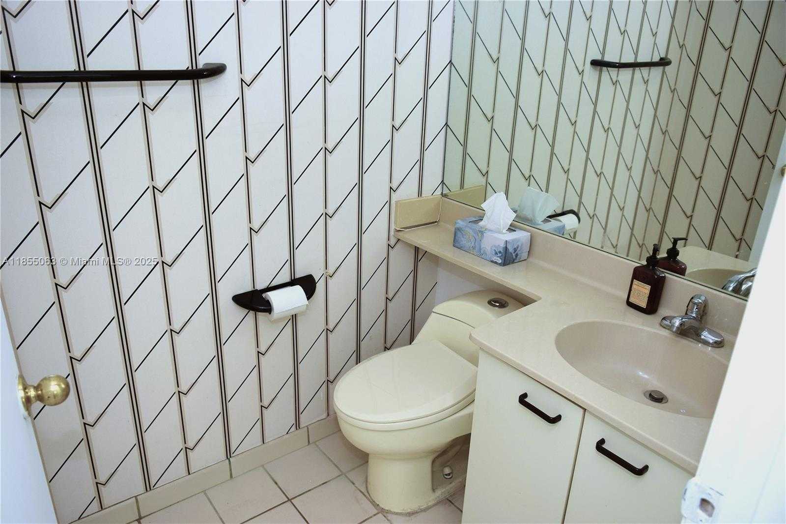 Small Image of 15021 SOUTH WEST 75TH CT, Palmetto Bay Number 18