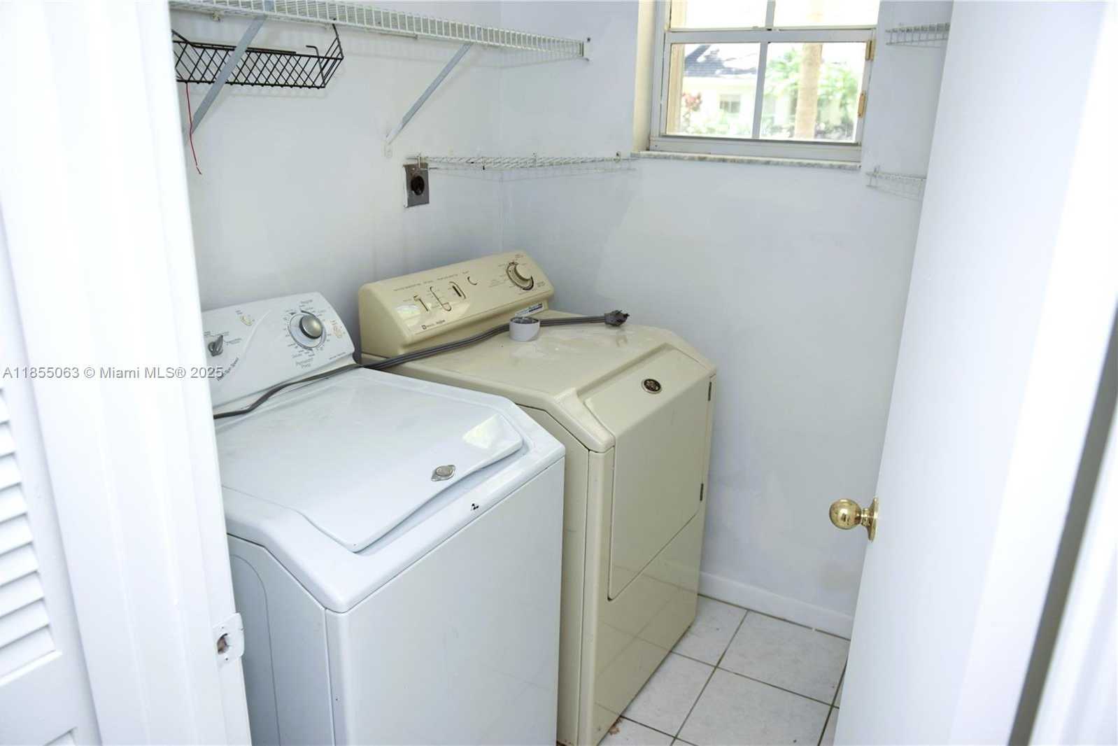 Small Image of 15021 SOUTH WEST 75TH CT, Palmetto Bay Number 19