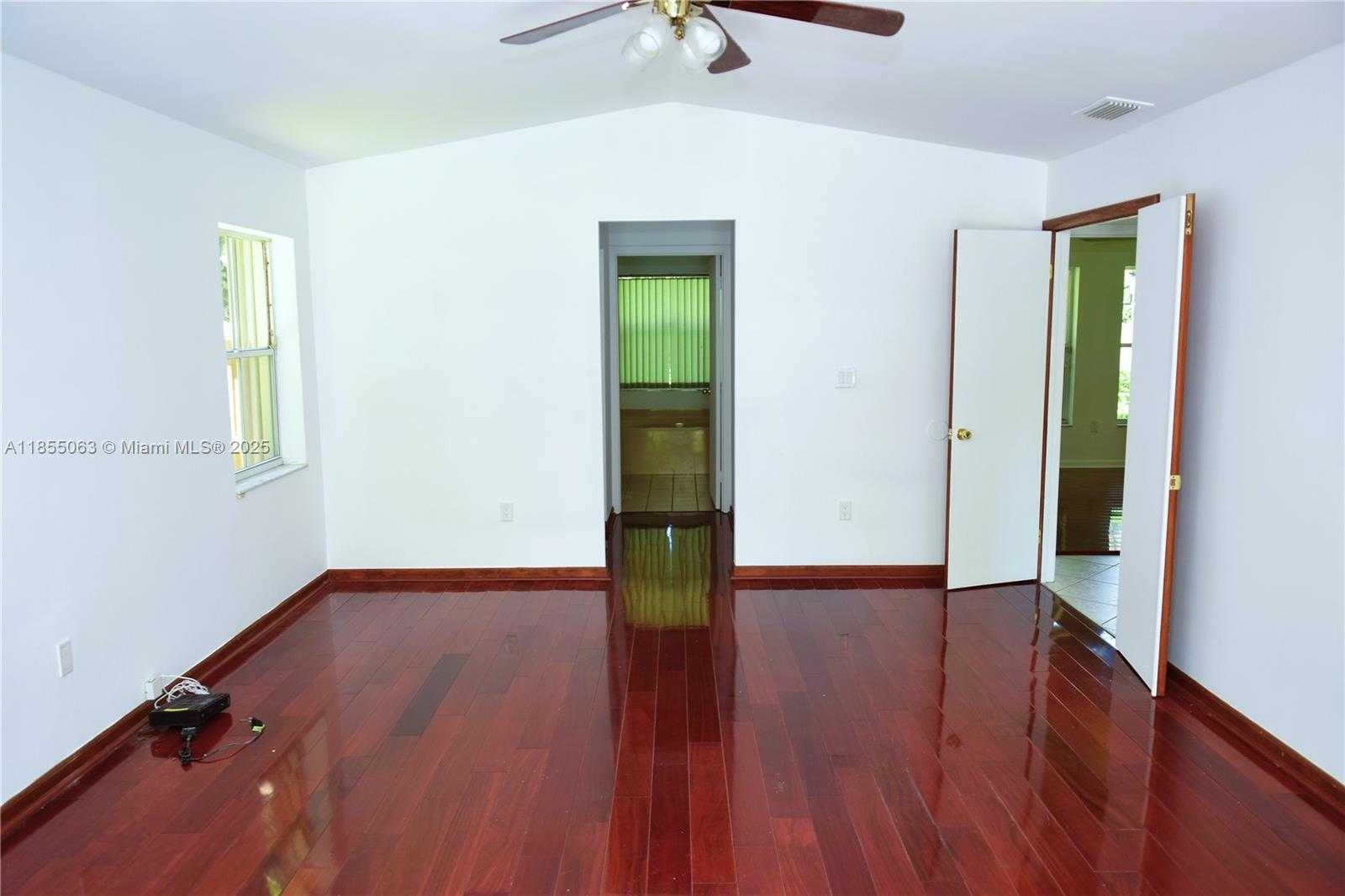 Small Image of 15021 SOUTH WEST 75TH CT, Palmetto Bay Number 25