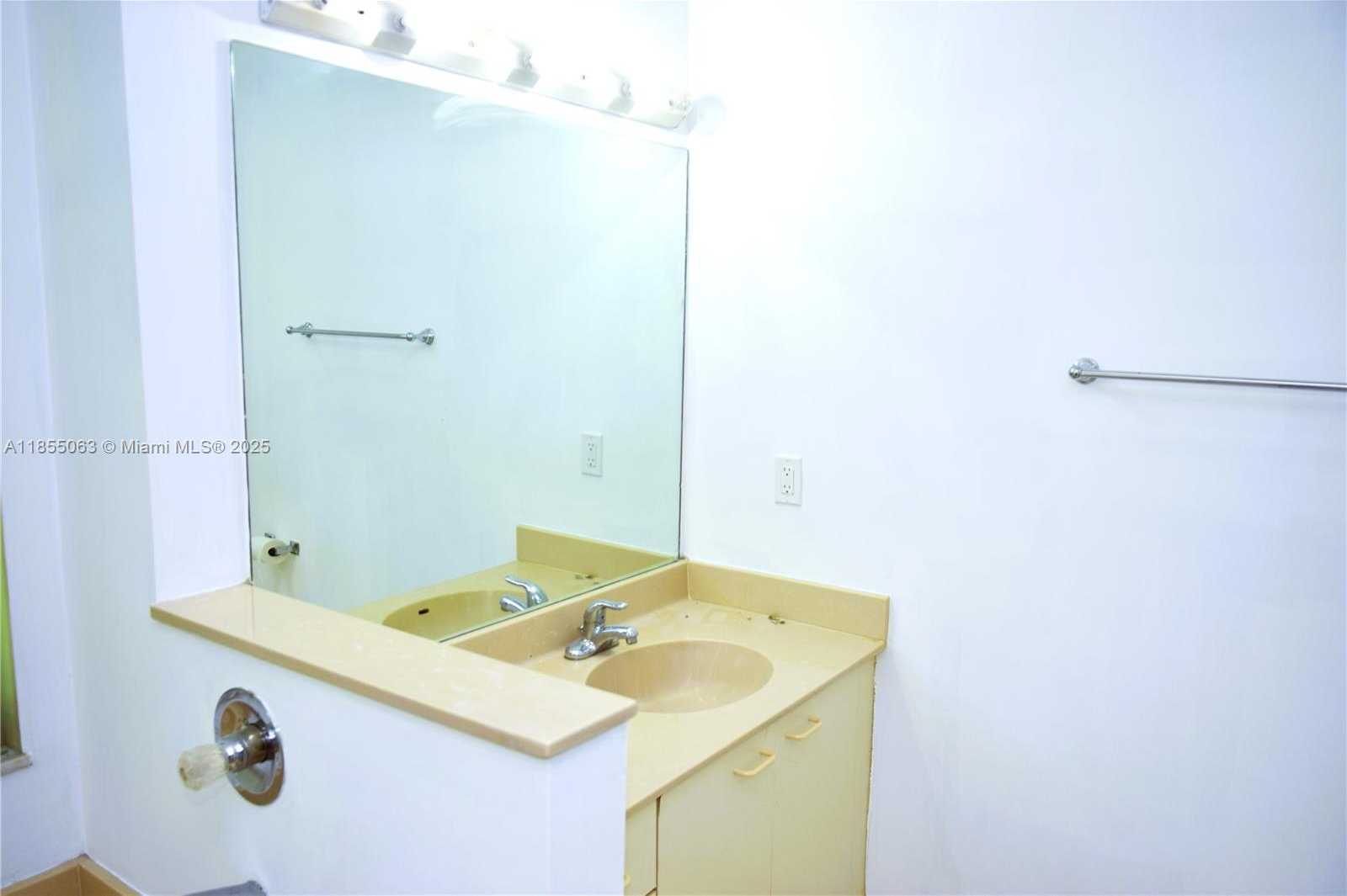 Small Image of 15021 SOUTH WEST 75TH CT, Palmetto Bay Number 31