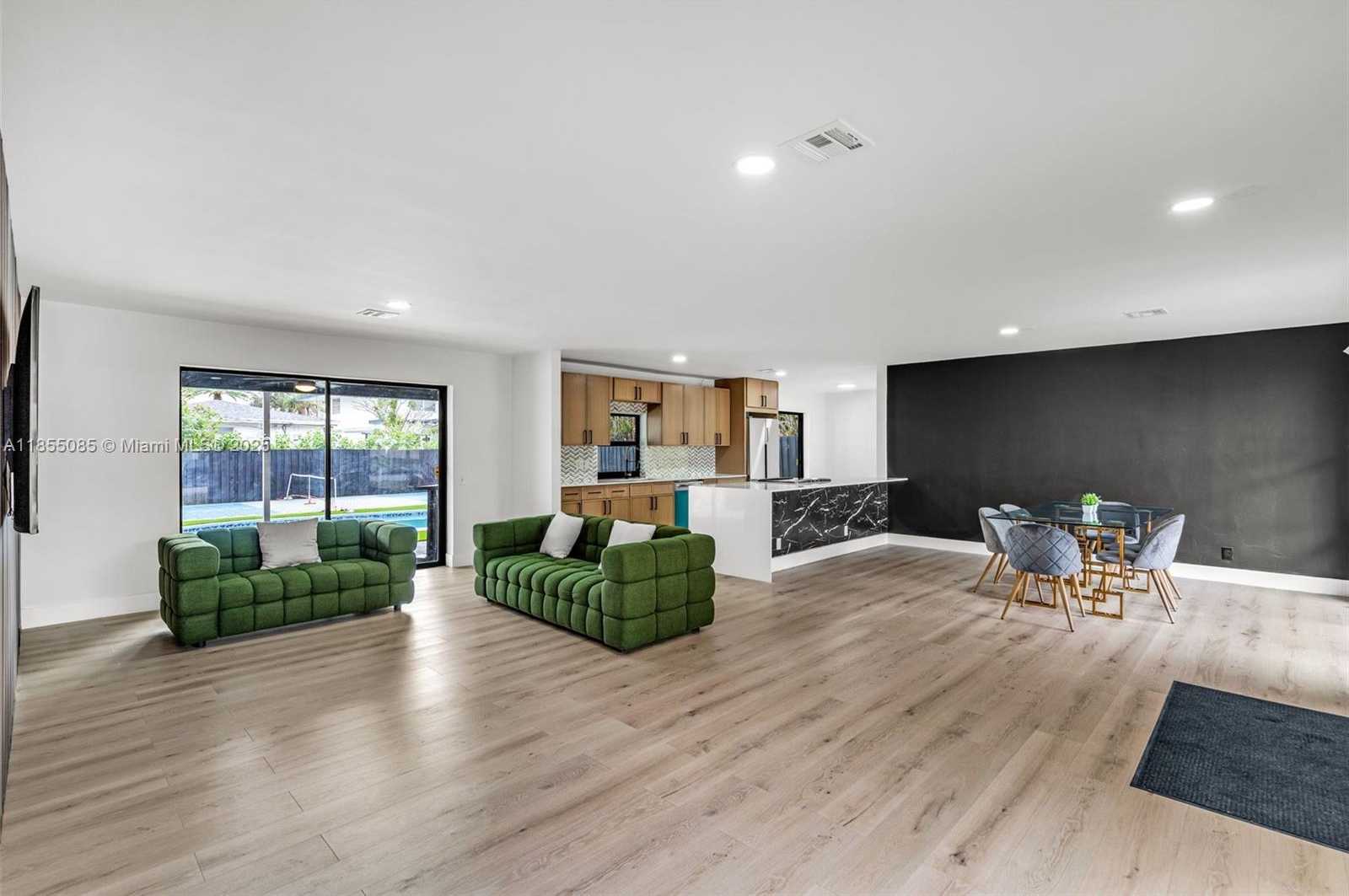Small Image of 5230 TYLER ST, Hollywood Number 10