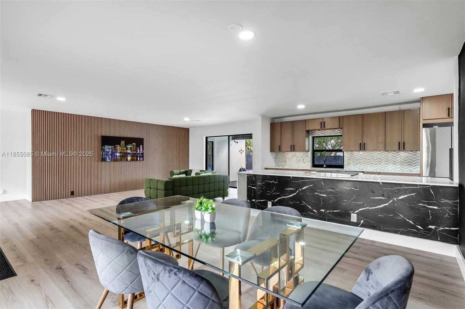 Small Image of 5230 TYLER ST, Hollywood Number 13