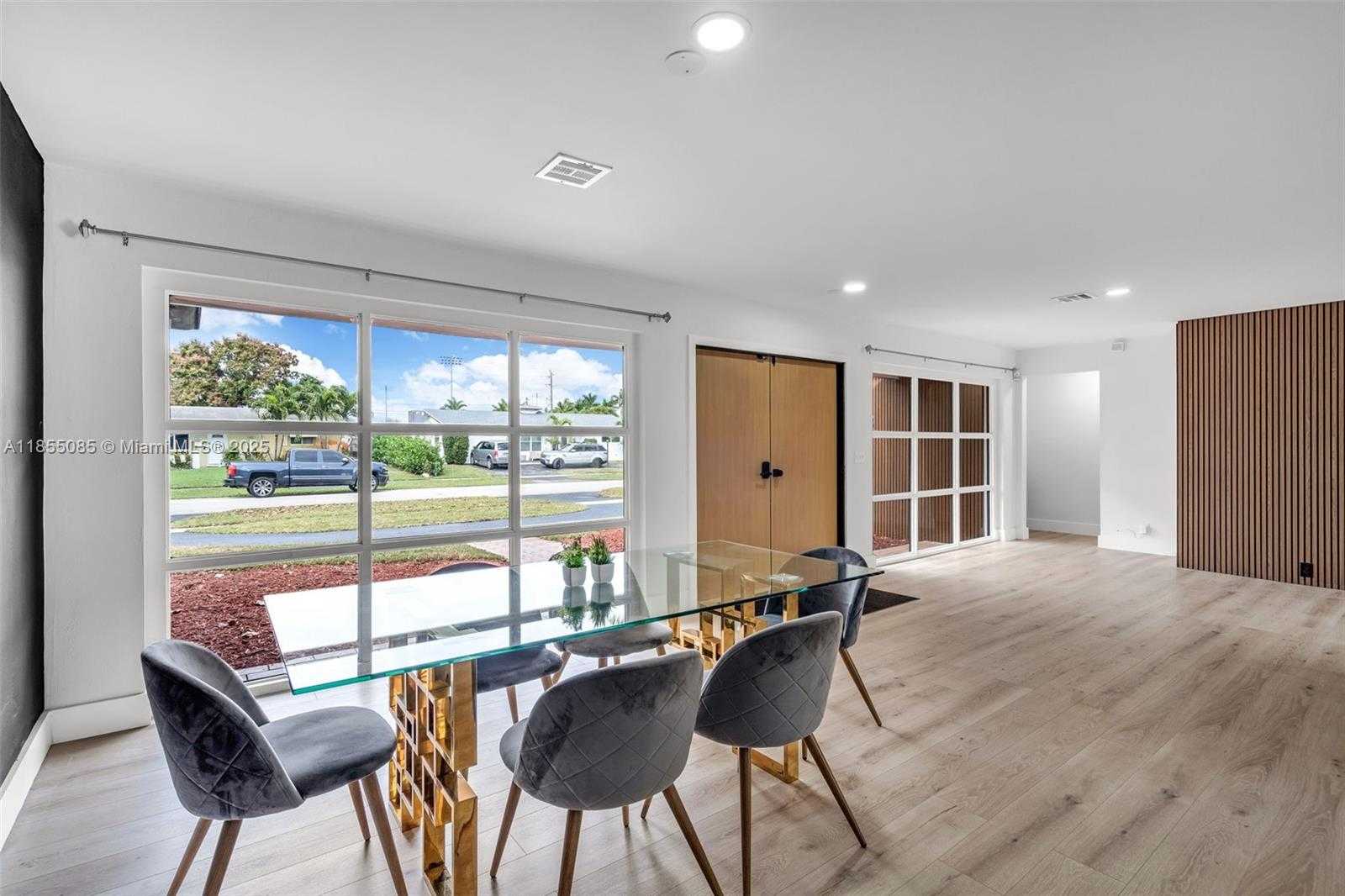 Small Image of 5230 TYLER ST, Hollywood Number 14