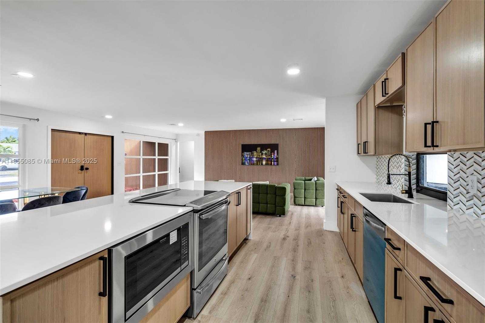 Small Image of 5230 TYLER ST, Hollywood Number 19
