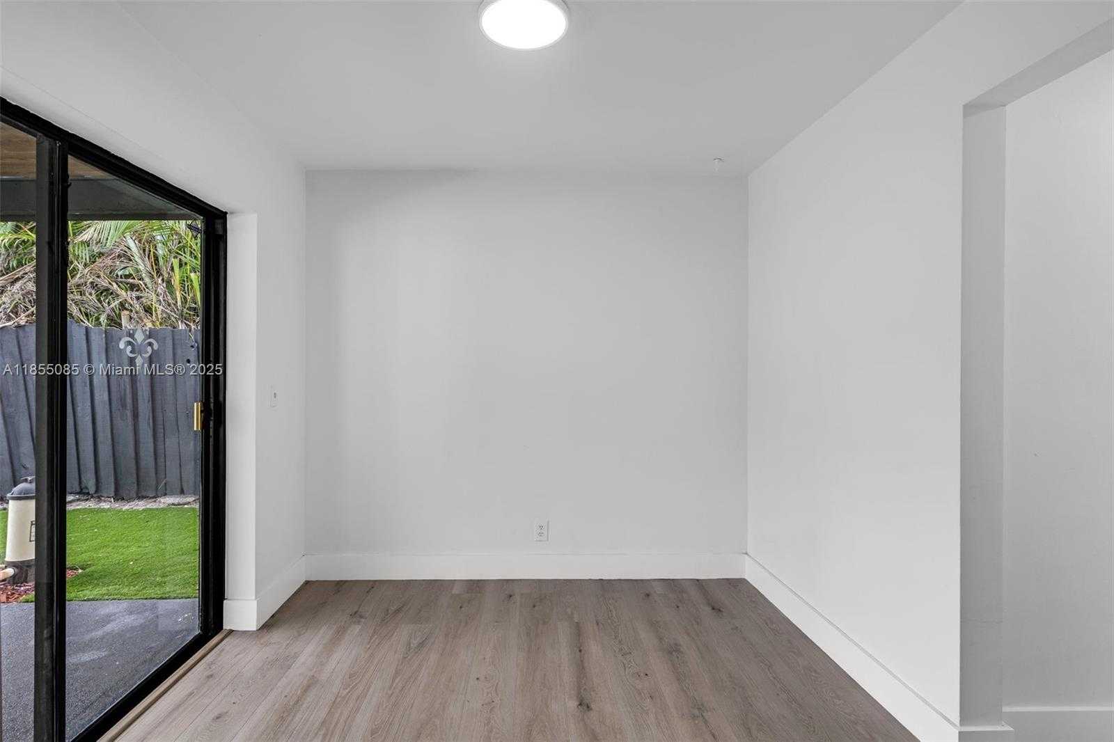 Small Image of 5230 TYLER ST, Hollywood Number 20