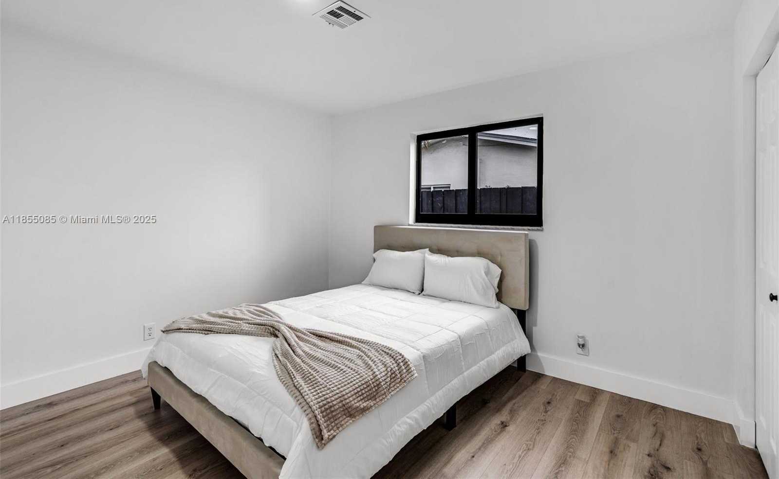 Small Image of 5230 TYLER ST, Hollywood Number 22