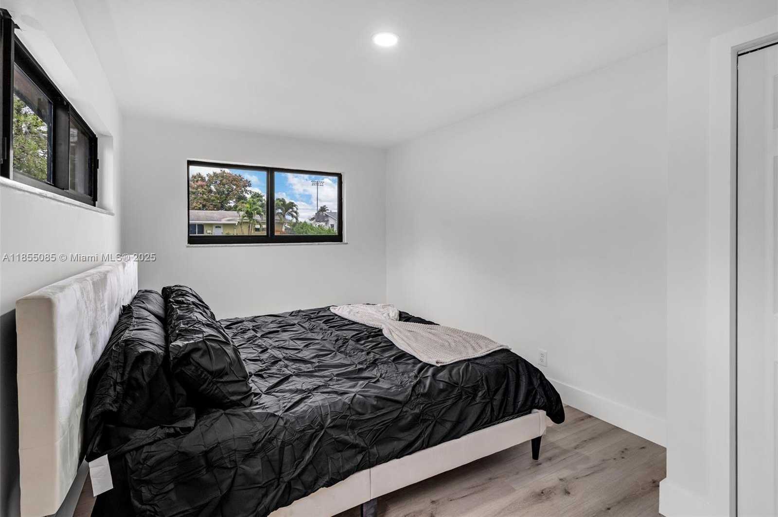Small Image of 5230 TYLER ST, Hollywood Number 28