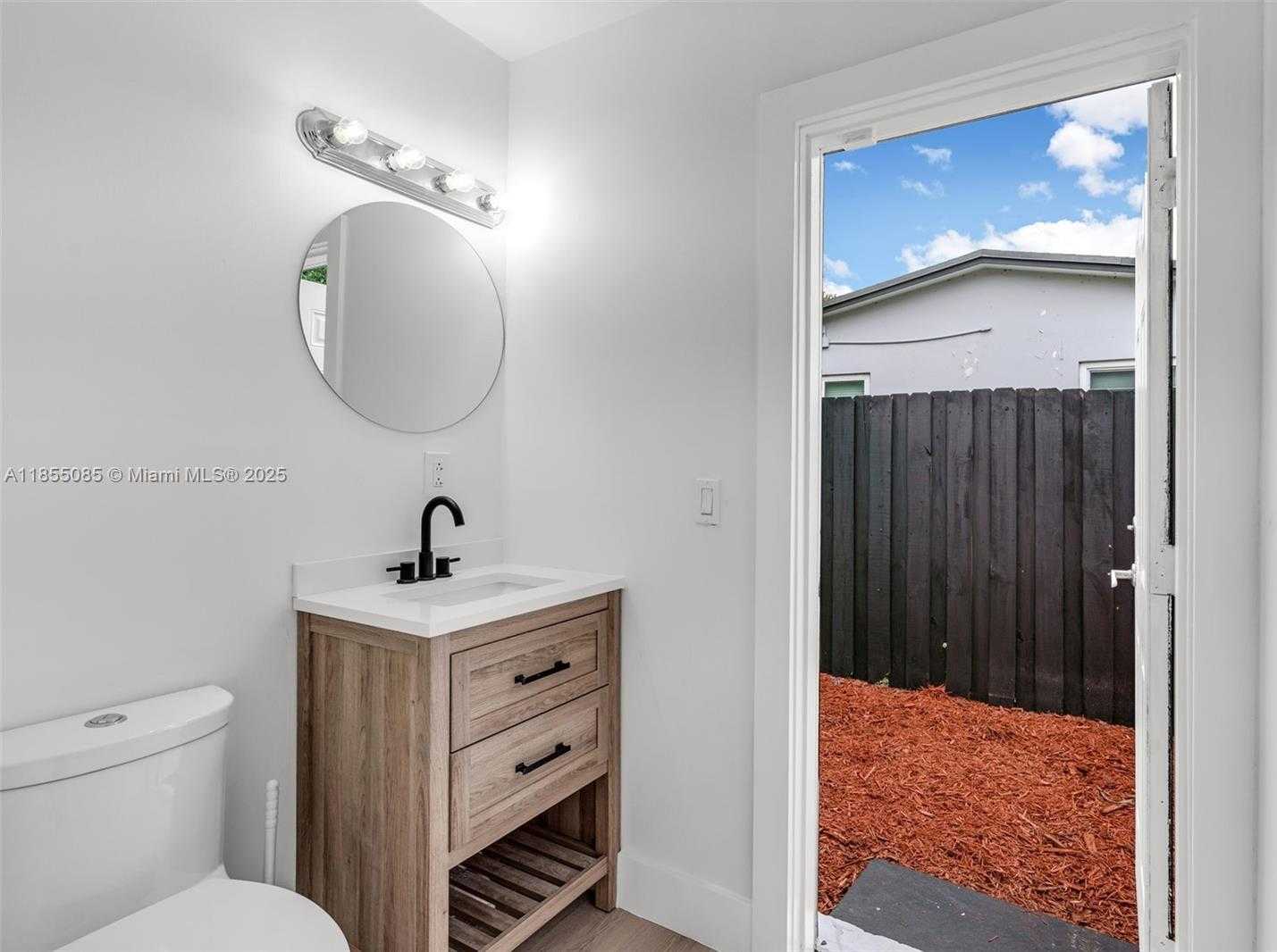 Small Image of 5230 TYLER ST, Hollywood Number 29