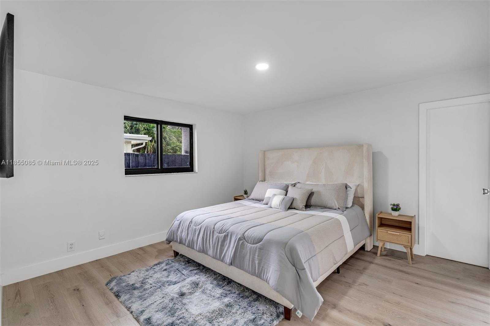 Small Image of 5230 TYLER ST, Hollywood Number 30