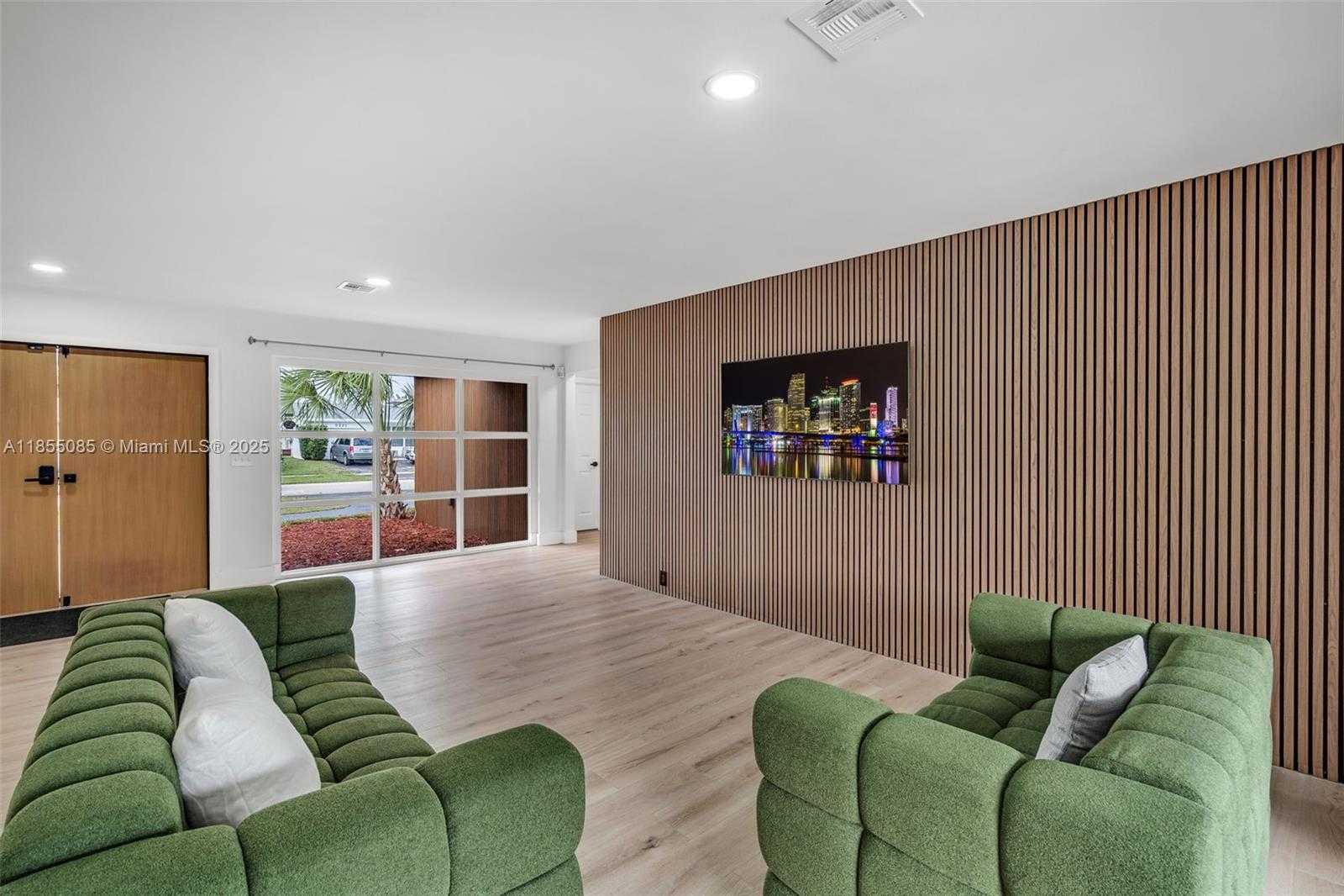 Small Image of 5230 TYLER ST, Hollywood Number 8