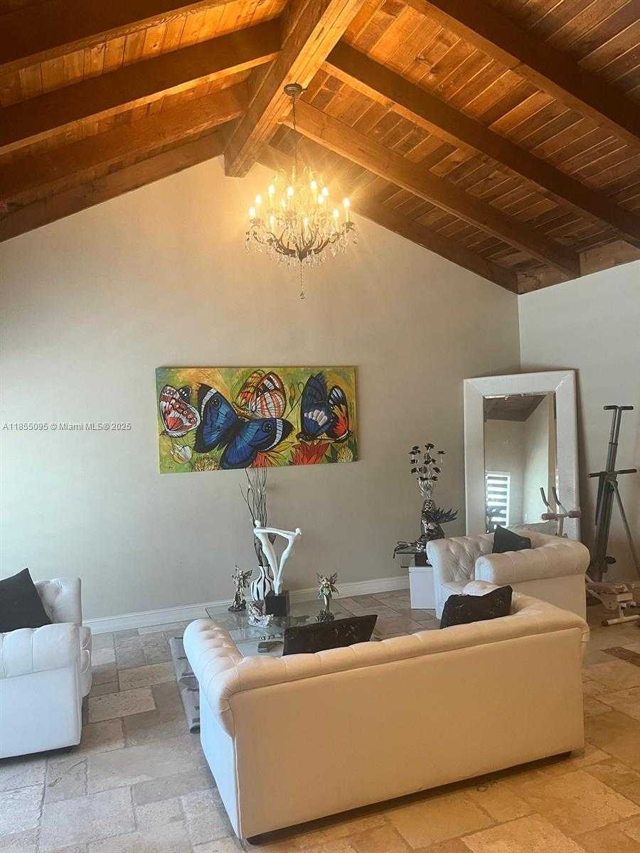 Small Image of 20305 NORTH EAST 10TH CT, Miami Number 11