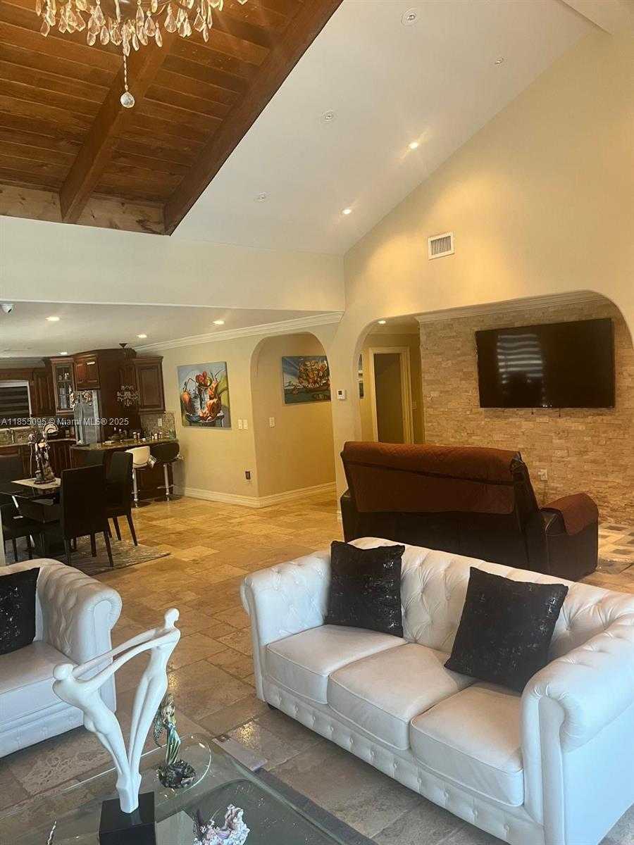 Small Image of 20305 NORTH EAST 10TH CT, Miami Number 3