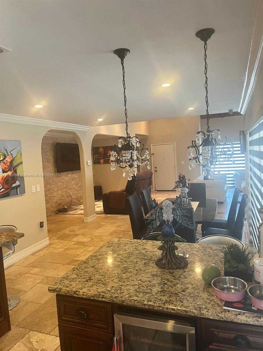 Small Image of 20305 NORTH EAST 10TH CT, Miami Number 5
