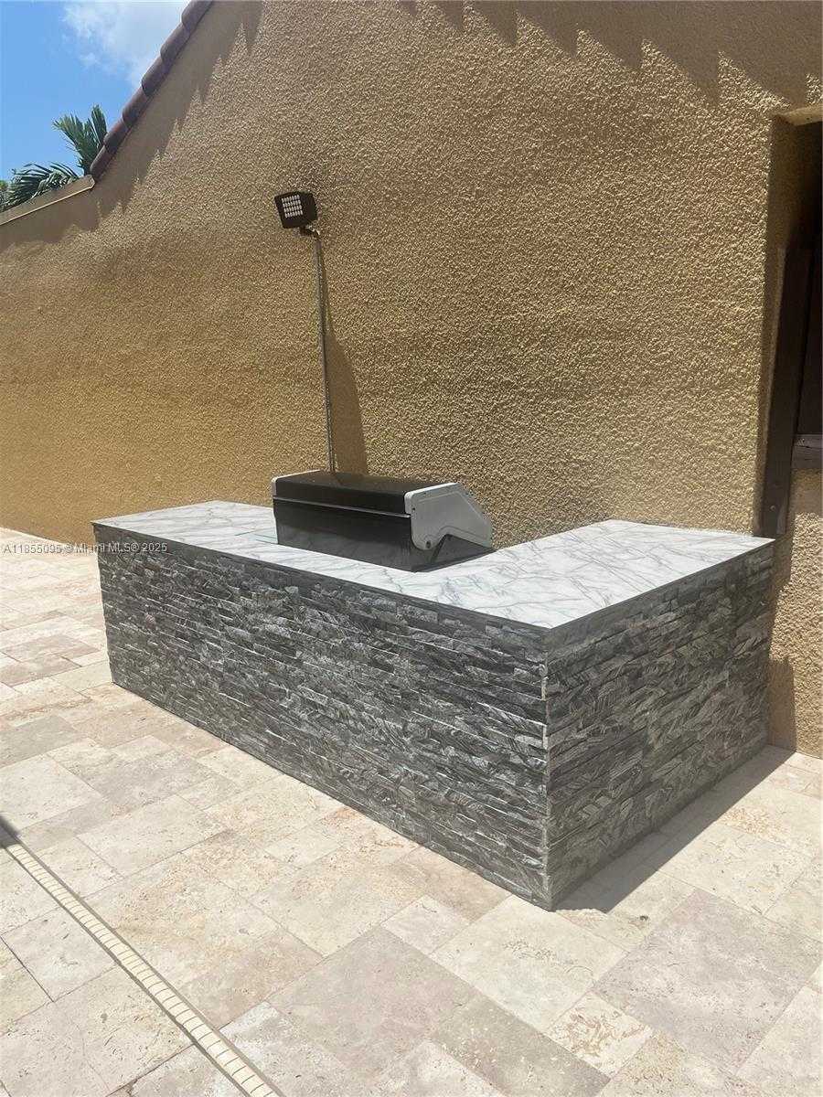 Small Image of 20305 NORTH EAST 10TH CT, Miami Number 6