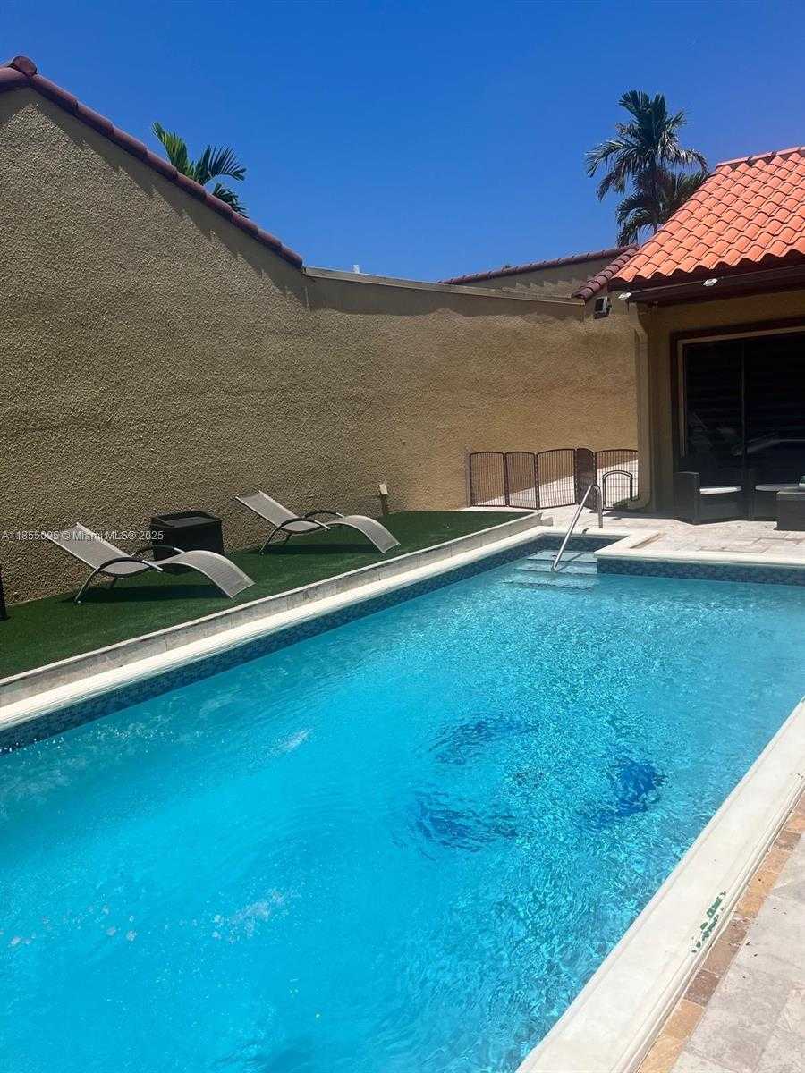 Small Image of 20305 NORTH EAST 10TH CT, Miami Number 8