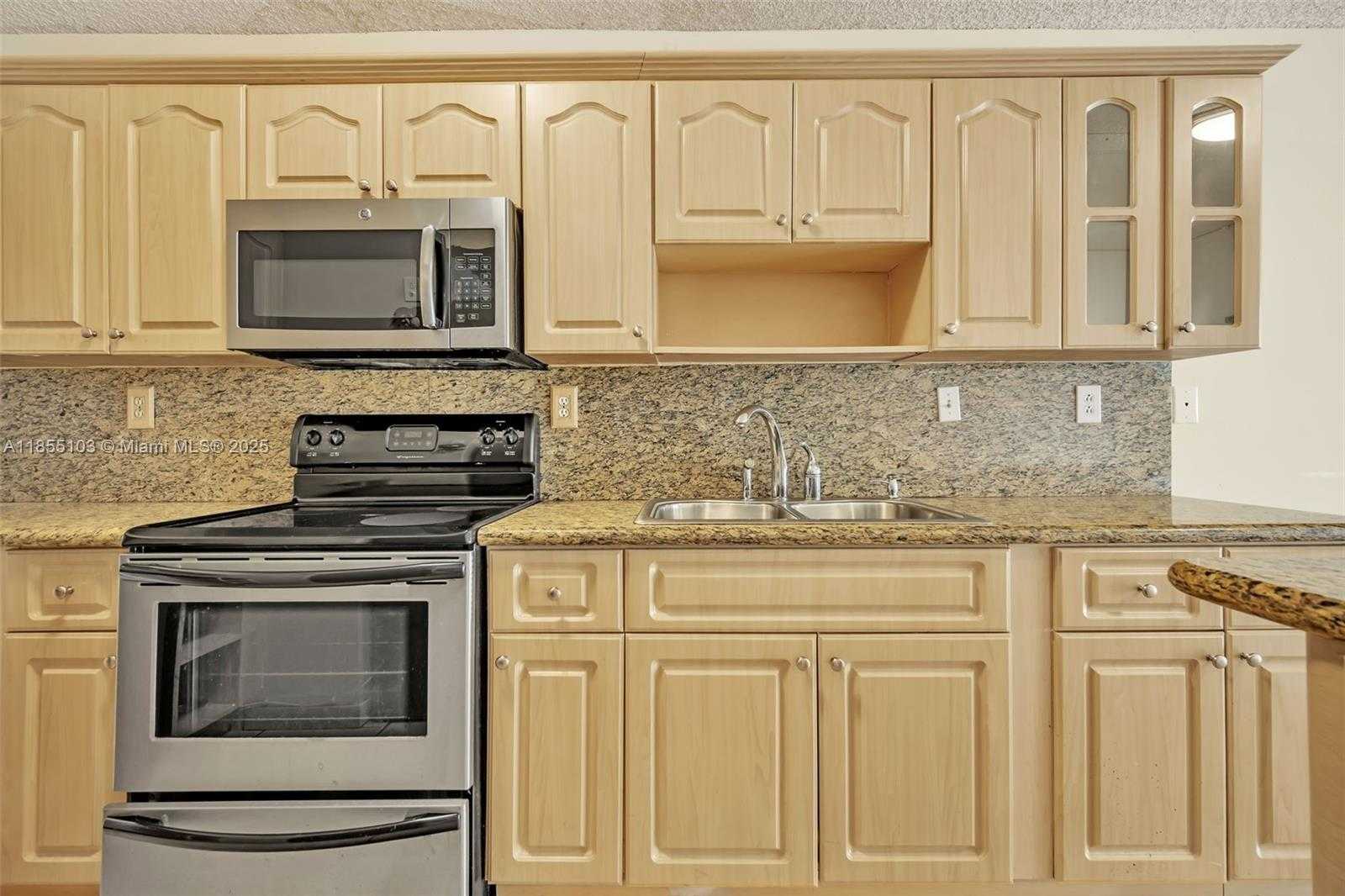 Small Image of 7540 WEST 29TH AVE, Hialeah Number 11