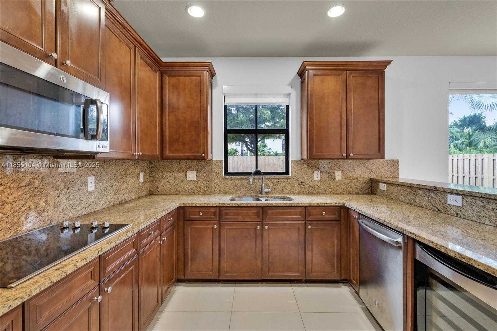 Small Image of 8630 NORTH WEST 101ST PL, Doral Number 14