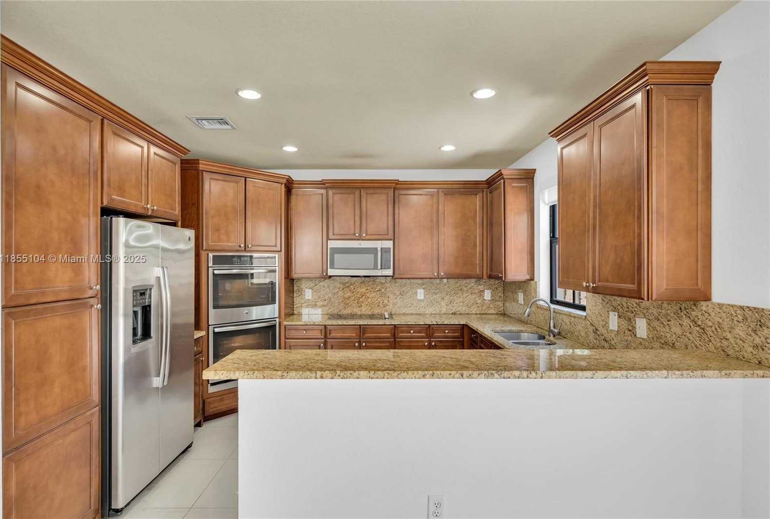 Small Image of 8630 NORTH WEST 101ST PL, Doral Number 15