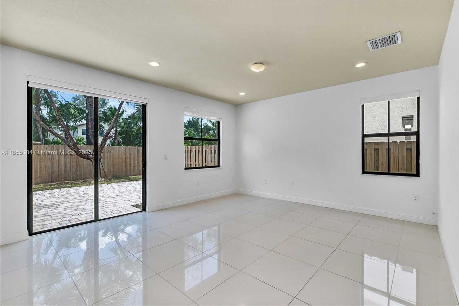 Small Image of 8630 NORTH WEST 101ST PL, Doral Number 16