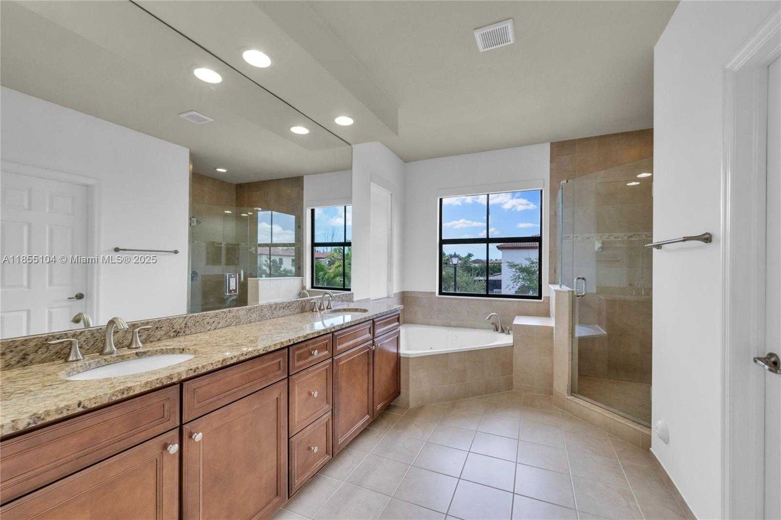 Small Image of 8630 NORTH WEST 101ST PL, Doral Number 24