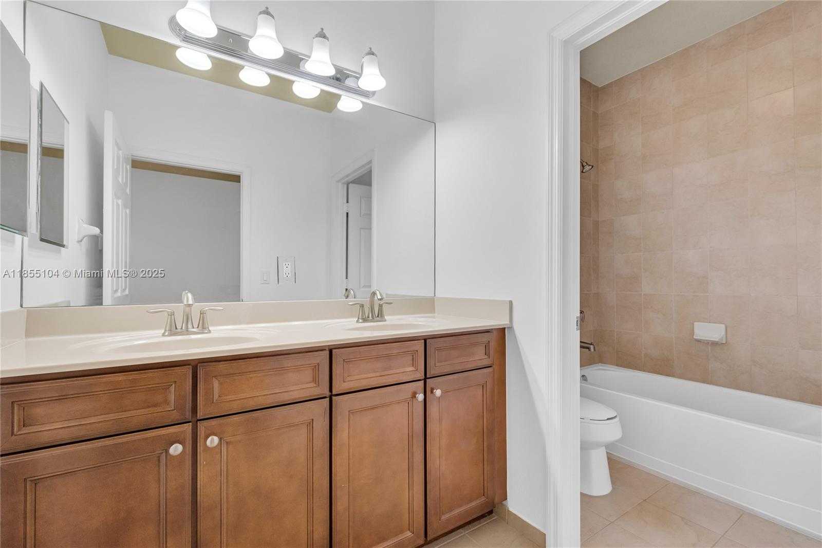 Small Image of 8630 NORTH WEST 101ST PL, Doral Number 25