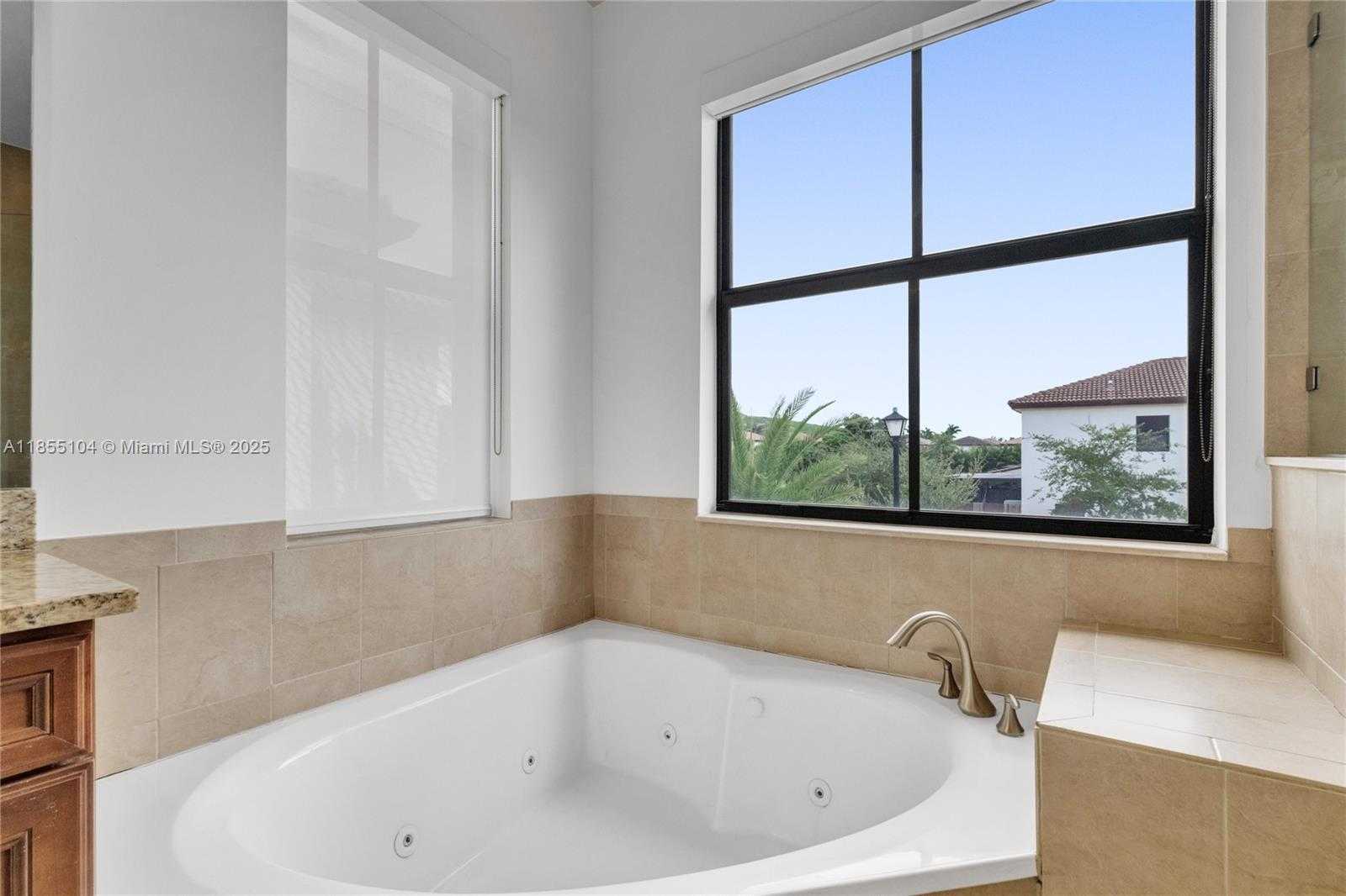 Small Image of 8630 NORTH WEST 101ST PL, Doral Number 26