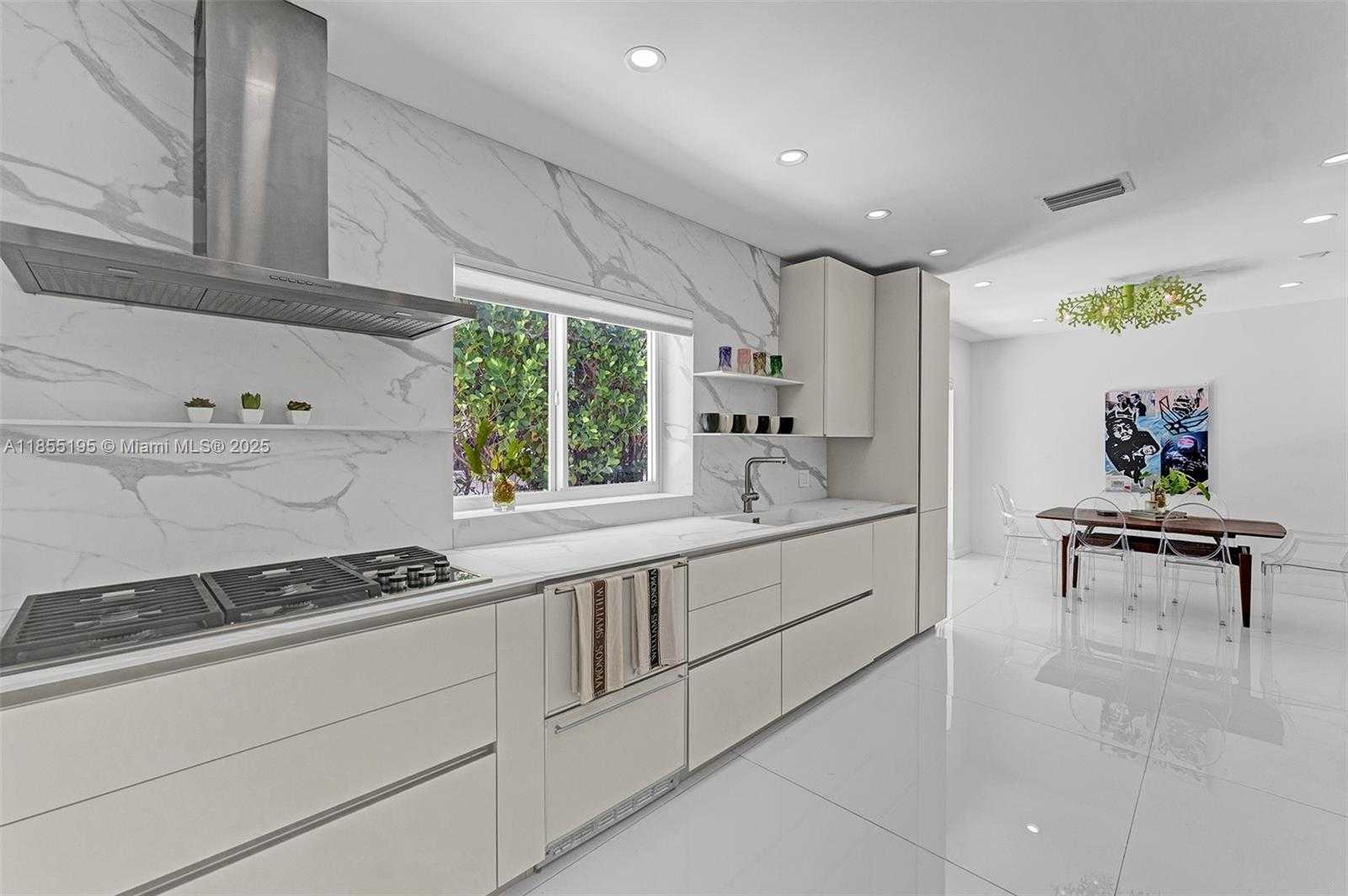 Small Image of 5055 NORTH BAY RD, Miami Beach Number 4