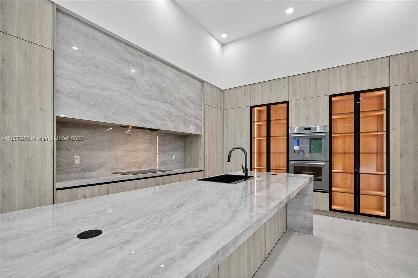 Small Image of 3303 WEST STONEBROOK CIR, Davie Number 18